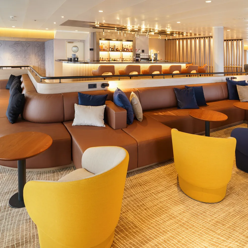 Quark Expeditions Ultramarine Panorama Lounge 8