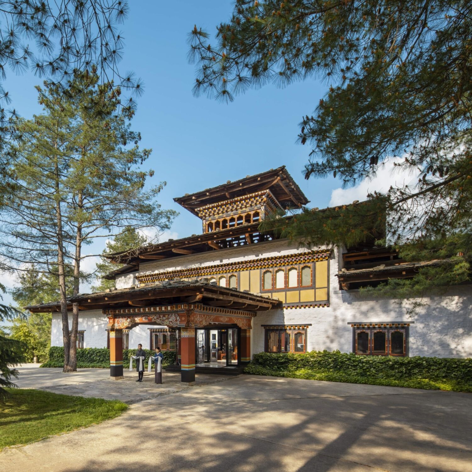 COMO Uma Paro Entrance Front view min