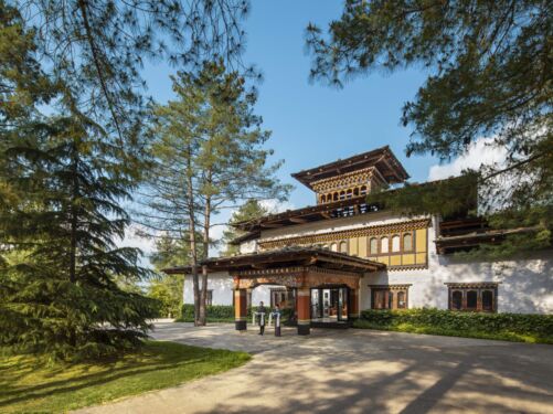 COMO Uma Paro Entrance Front view min