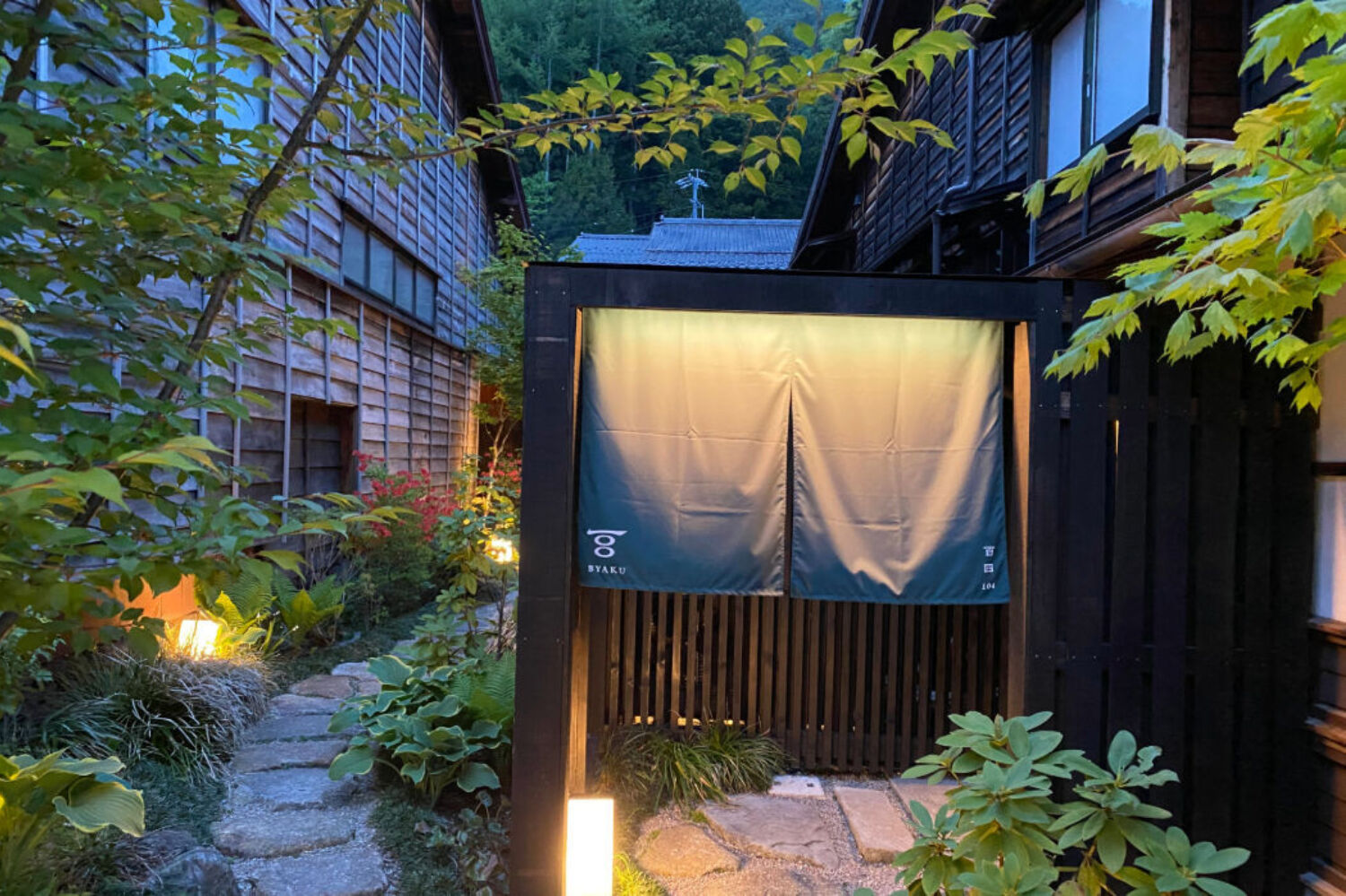 Byaku Narai villa entry LR