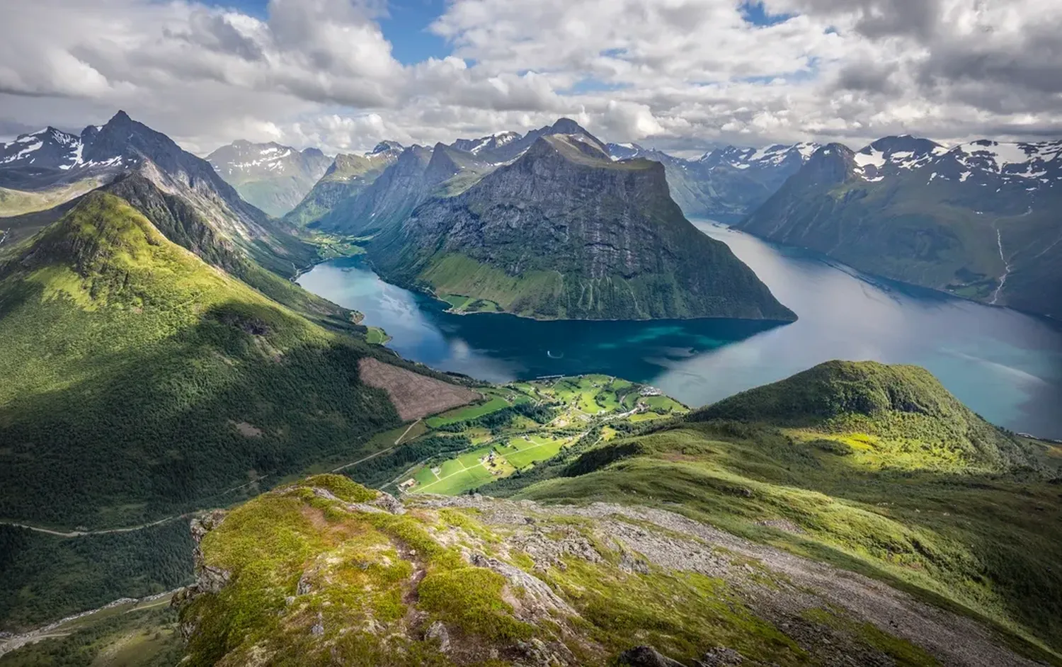 HJ RUNDFJORDEN ARNFINN TONNESSEN