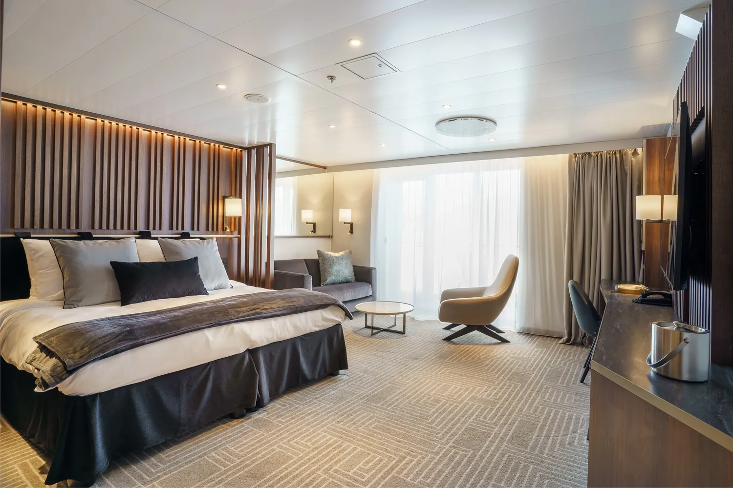 Quark Expeditions Ultramarine Deluxe Balcony Suite 627 23
