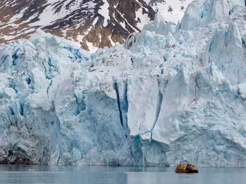 220 A1131 Zodiac Cruise Svalbard michellesole