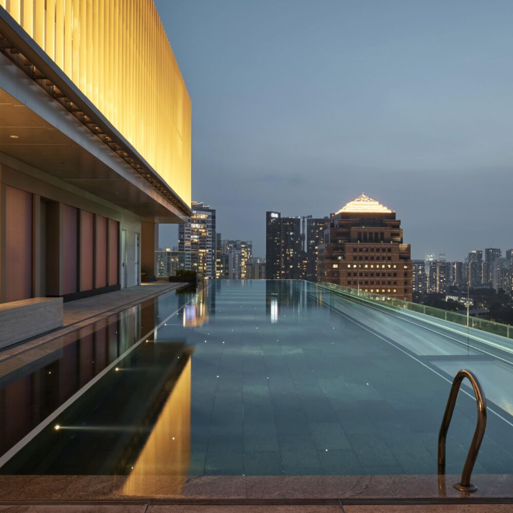 como-metropolitan-singapore-walk-into-luxury