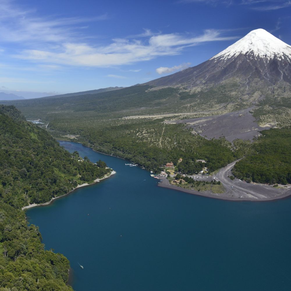 Volcan Osorno desde Lago Todos los Santos