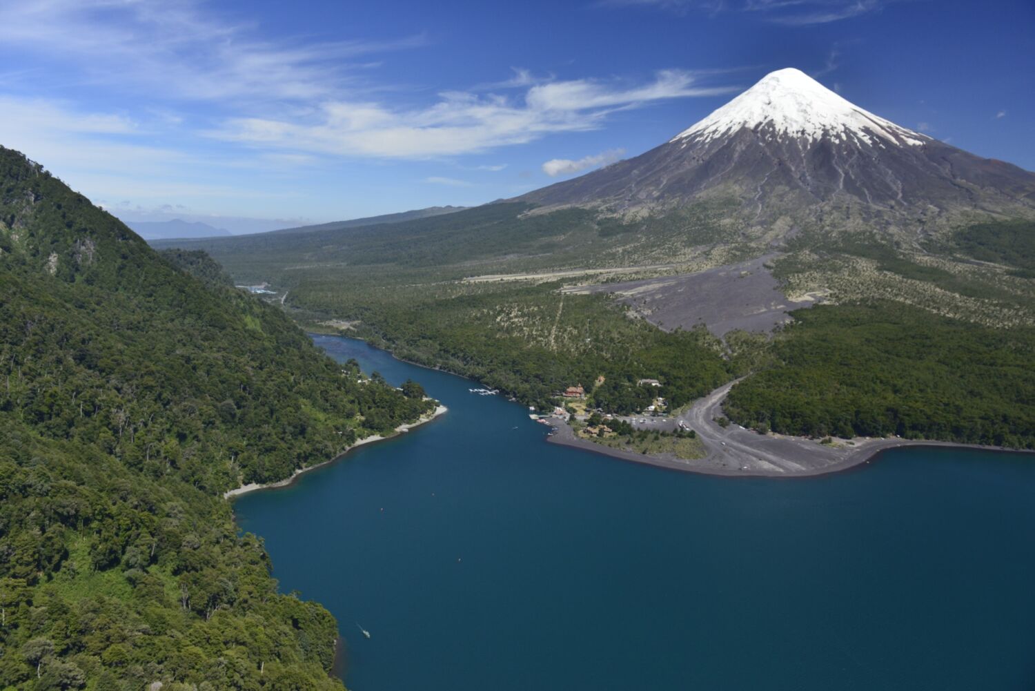 Volcan Osorno desde Lago Todos los Santos