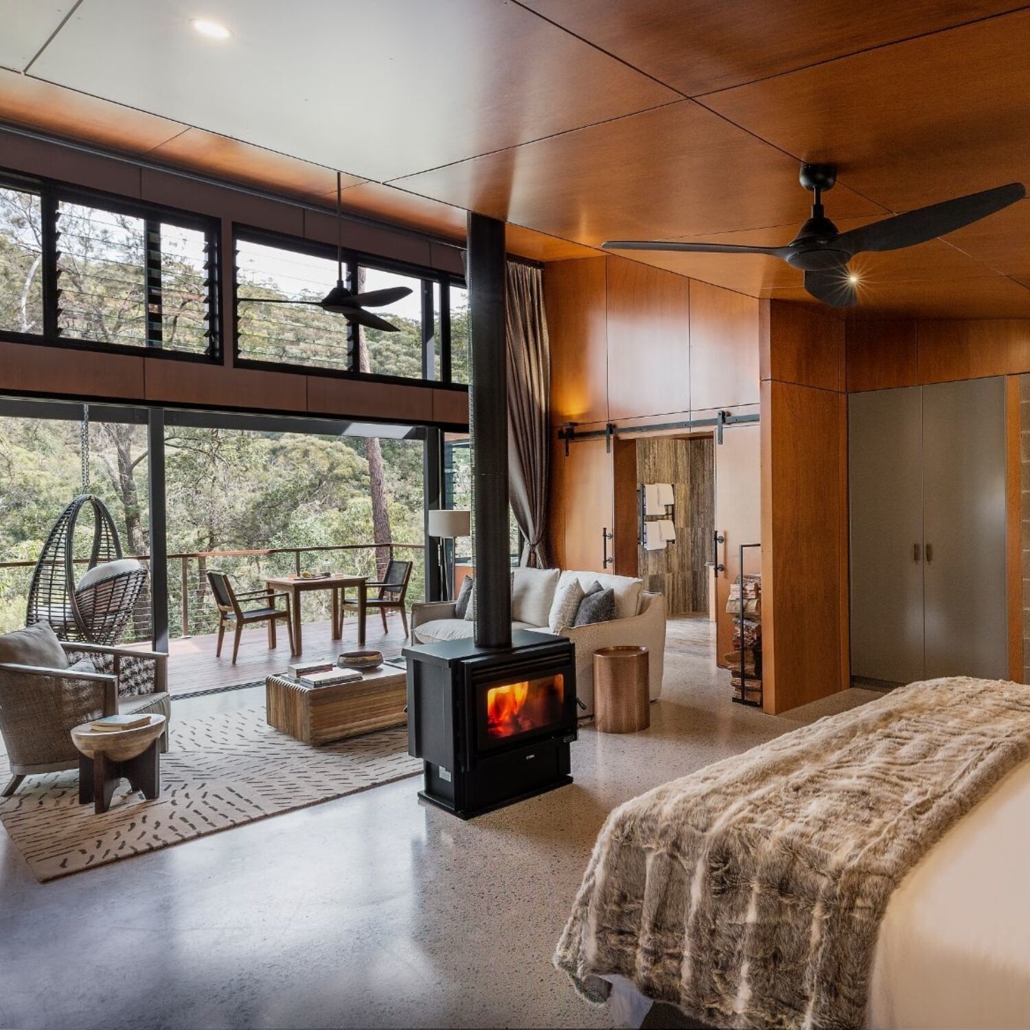 Spicers Sangoma Escarpment Suite bed and living