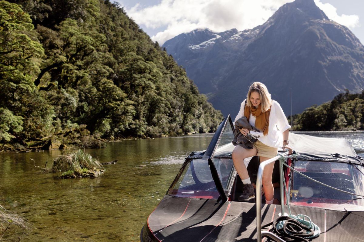 Milford Sound boat guided hike Walk into Luxury