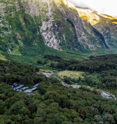 Pompolona Lodge Milford Track Ultimate Hikes