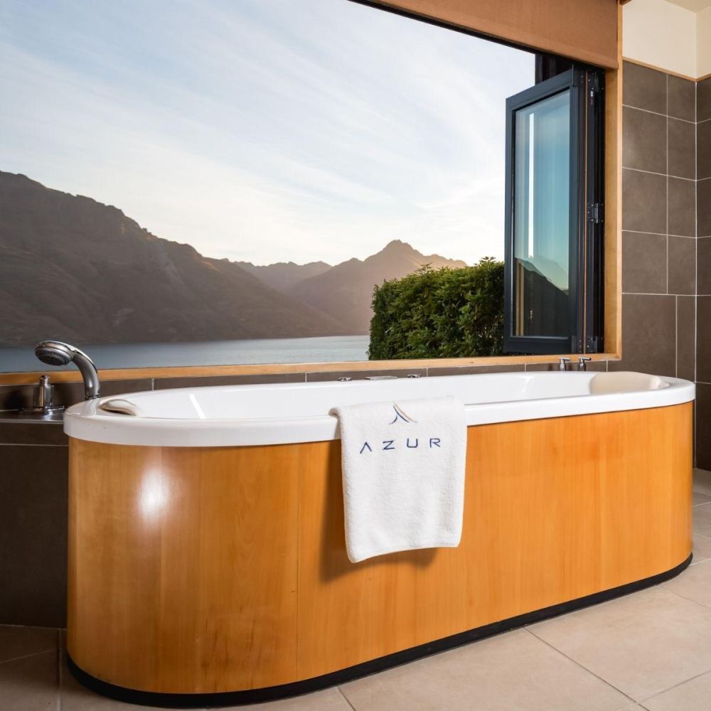 Bathtub at Azure Lodge, Queenstown