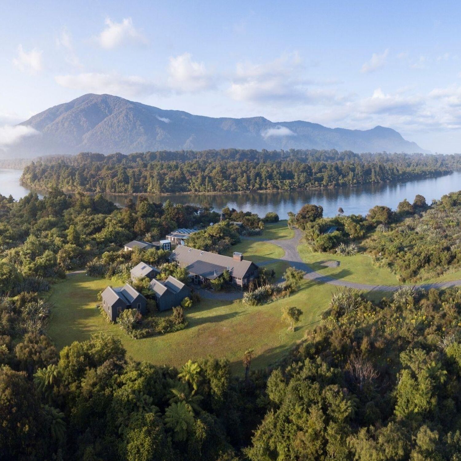 Martin's Bay Lodge_HOLLYFORD WALK_New Zealand