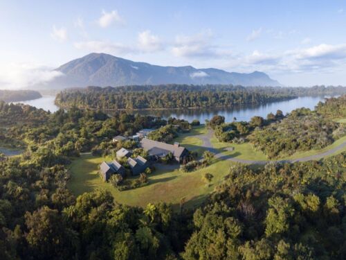 Martin's Bay Lodge_HOLLYFORD WALK_New Zealand