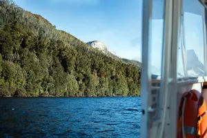 Lake St Clair ferry to Echo Point, cr Walk into Luxury