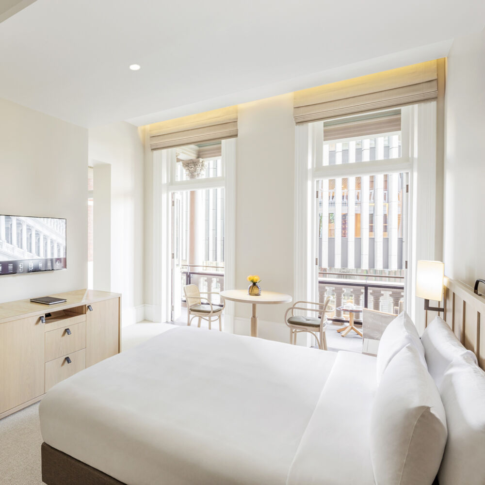 Como Treasury Heritage Balcony Room Bedroom
