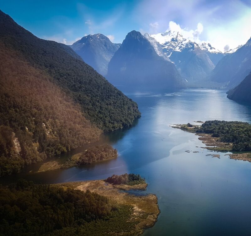 Milford Overhead cr Heli Glenorchy